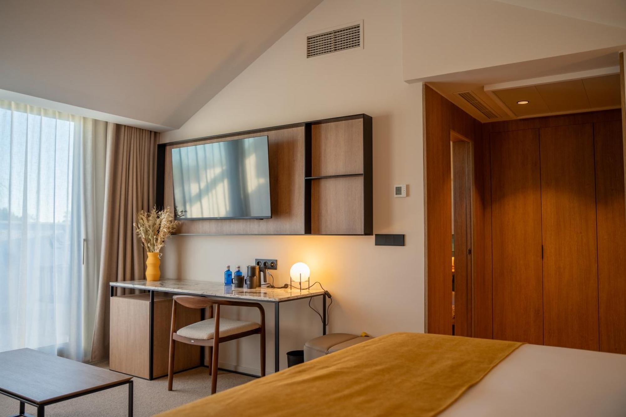 ホテル Calderona Wellness ベテラ エクステリア 写真